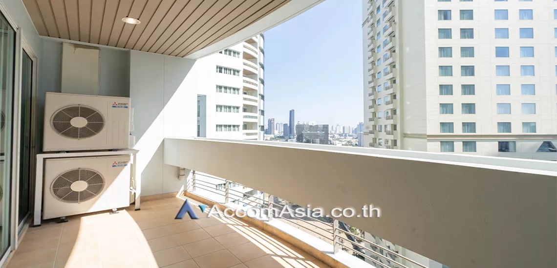  4 Bedrooms  Apartment For Rent in Sukhumvit, Bangkok  near BTS Phrom Phong (AA11751)