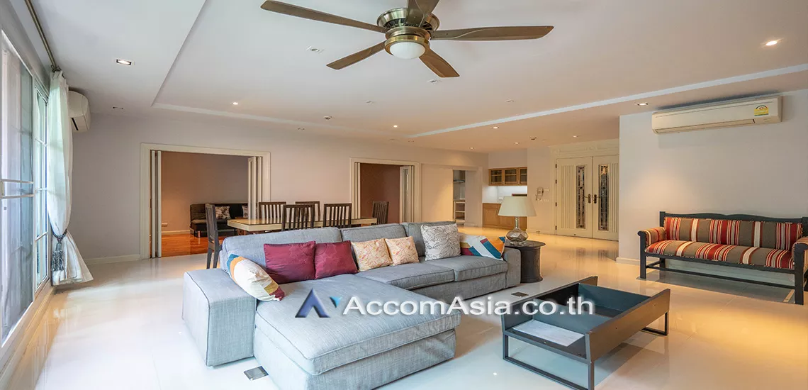  3 Bedrooms  Apartment For Rent in Ploenchit, Bangkok  near BTS Ploenchit (AA11753)