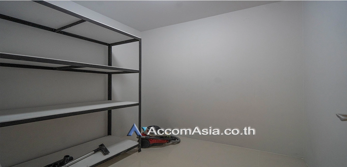 15  3 br Apartment for rent and sale in Ploenchit ,Bangkok BTS Ploenchit at Set in Peaceful Location AA11753
