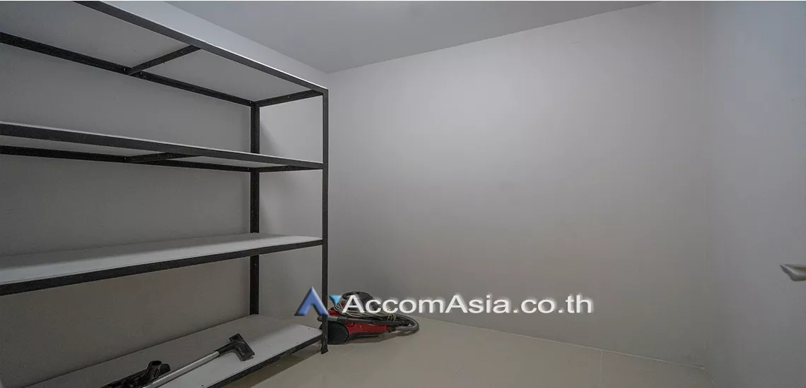 15  3 br Apartment For Rent in Ploenchit ,Bangkok BTS Ploenchit at Set in Peaceful Location AA11753