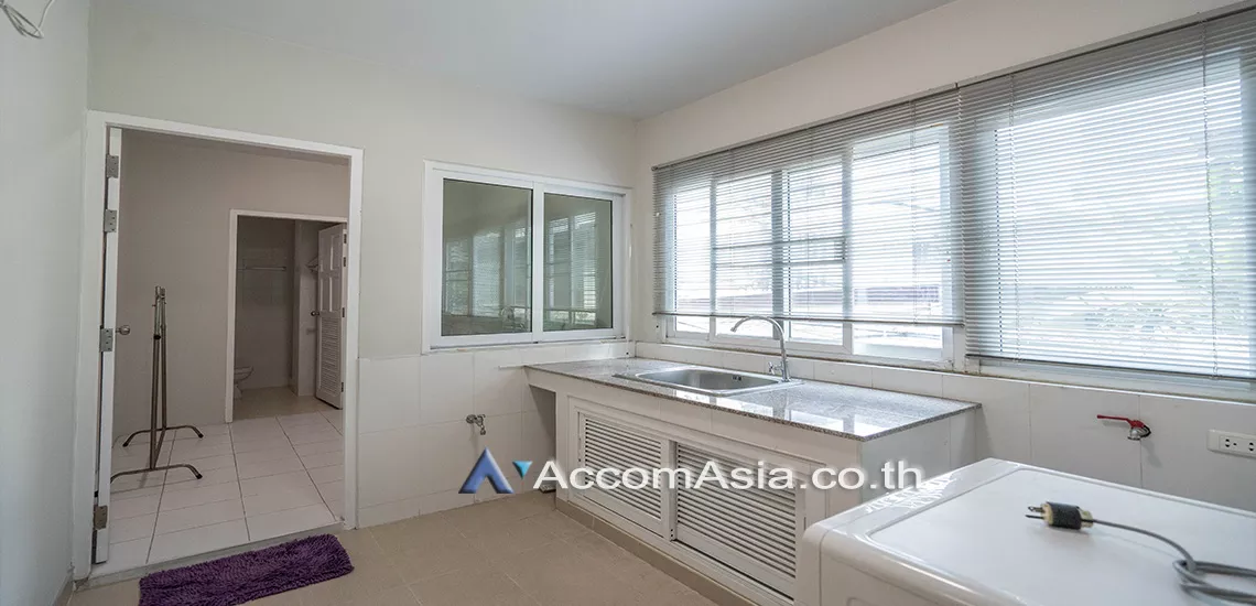 5  3 br Apartment For Rent in Ploenchit ,Bangkok BTS Ploenchit at Set in Peaceful Location AA11753