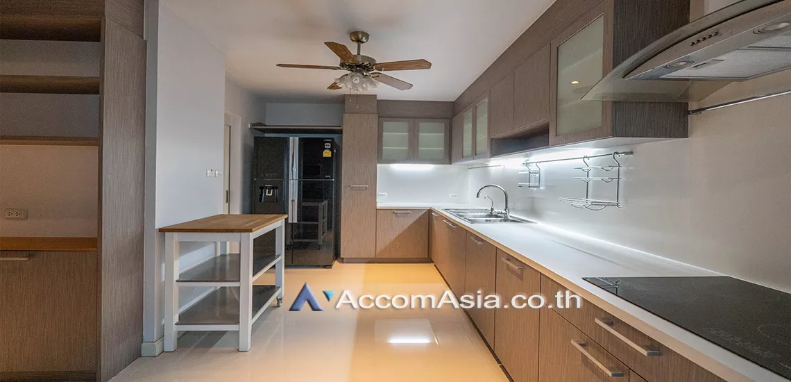 7  3 br Apartment For Rent in Ploenchit ,Bangkok BTS Ploenchit at Set in Peaceful Location AA11753