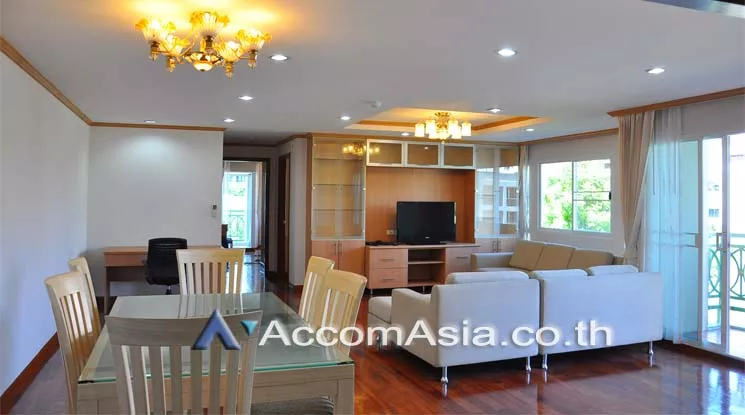  3 Bedrooms  Apartment For Rent in Sukhumvit, Bangkok  near BTS Thong Lo (AA11767)