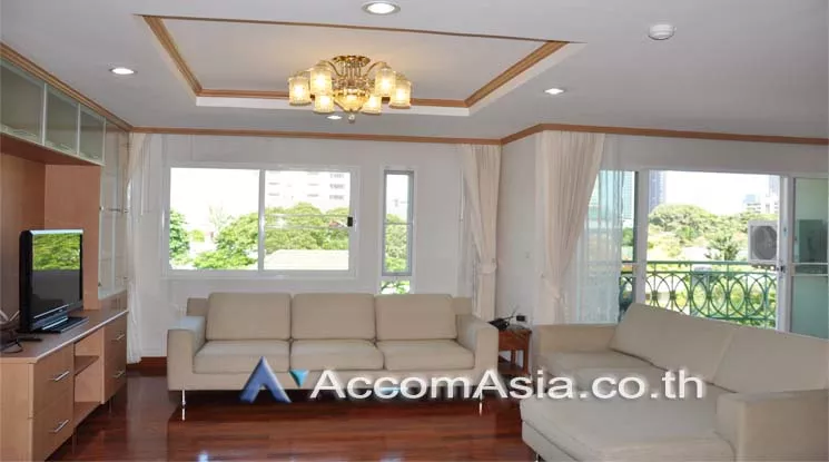  3 Bedrooms  Apartment For Rent in Sukhumvit, Bangkok  near BTS Thong Lo (AA11767)