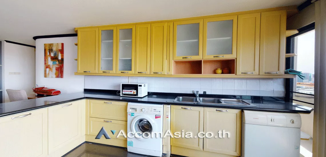 Pet friendly |  3 Bedrooms  Condominium For Sale in Sukhumvit, Bangkok  near BTS Ekkamai (AA11770)
