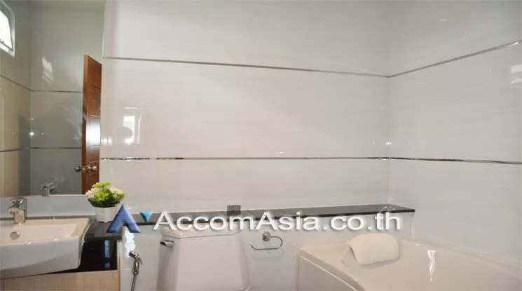 7  1 br Apartment For Rent in Sukhumvit ,Bangkok BTS Thong Lo at Low rise Building AA11775