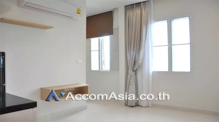  2  Apartment For Rent in Sukhumvit ,Bangkok BTS Thong Lo at Low rise Building AA11776