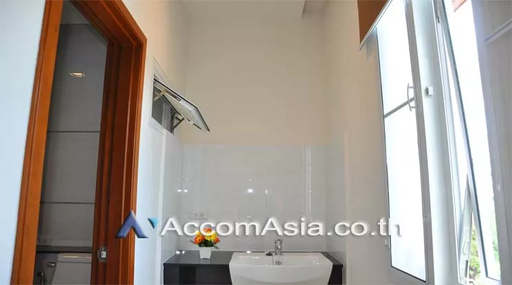 4  Apartment For Rent in Sukhumvit ,Bangkok BTS Thong Lo at Low rise Building AA11776