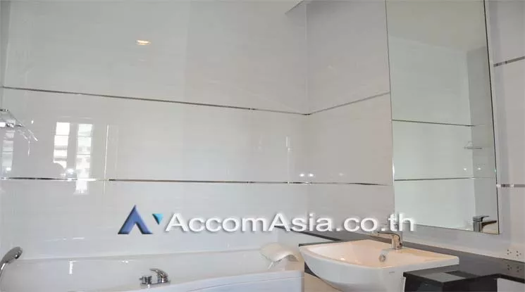 6  Apartment For Rent in Sukhumvit ,Bangkok BTS Thong Lo at Low rise Building AA11776