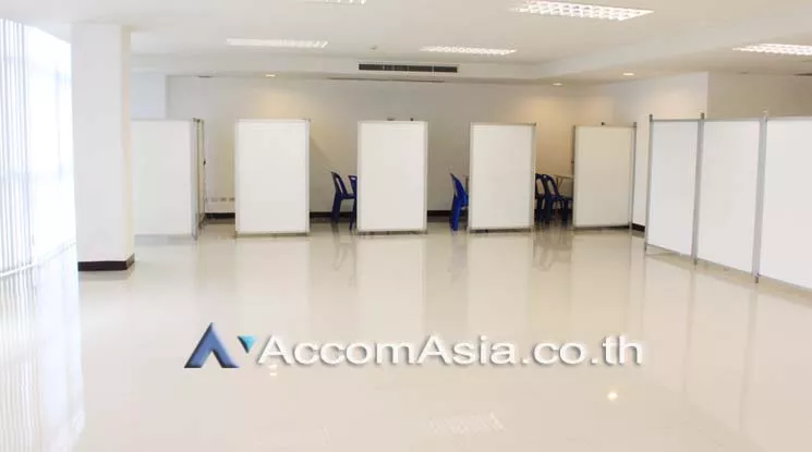  1  Office Space For Rent in Sukhumvit ,Bangkok BTS Nana at Dhammalert Building AA11851