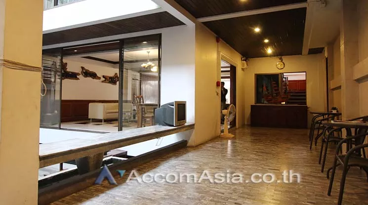  2  Retail / Showroom For Rent in silom ,Bangkok BTS Sala Daeng AA11862