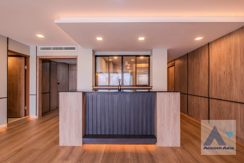 8  3 br Condominium for rent and sale in Ploenchit ,Bangkok BTS Chitlom at Somkid Gardens AA11917