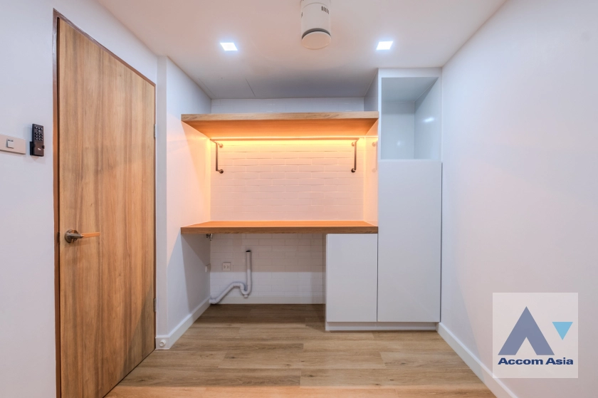 35  3 br Condominium for rent and sale in Ploenchit ,Bangkok BTS Chitlom at Somkid Gardens AA11917