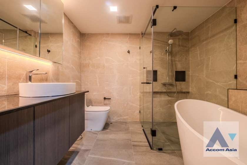 19  3 br Condominium for rent and sale in Ploenchit ,Bangkok BTS Chitlom at Somkid Gardens AA11917