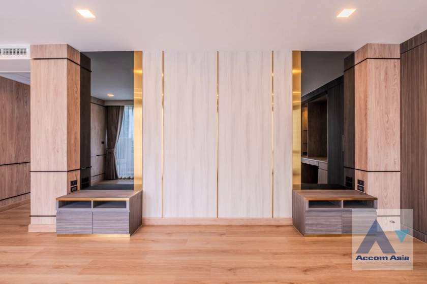 15  3 br Condominium for rent and sale in Ploenchit ,Bangkok BTS Chitlom at Somkid Gardens AA11917