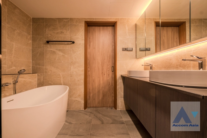 20  3 br Condominium for rent and sale in Ploenchit ,Bangkok BTS Chitlom at Somkid Gardens AA11917