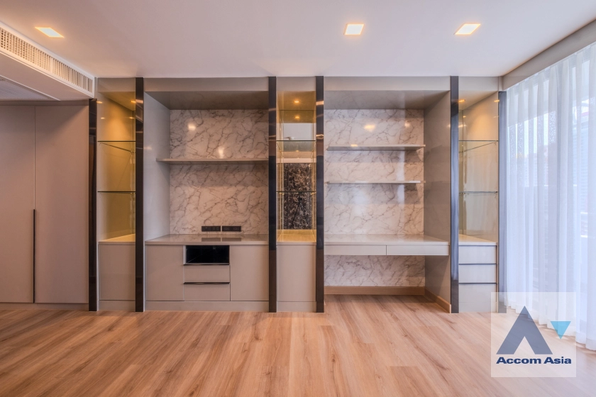 23  3 br Condominium for rent and sale in Ploenchit ,Bangkok BTS Chitlom at Somkid Gardens AA11917