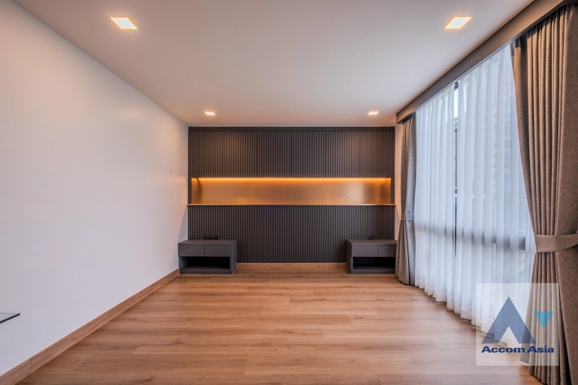 26  3 br Condominium for rent and sale in Ploenchit ,Bangkok BTS Chitlom at Somkid Gardens AA11917