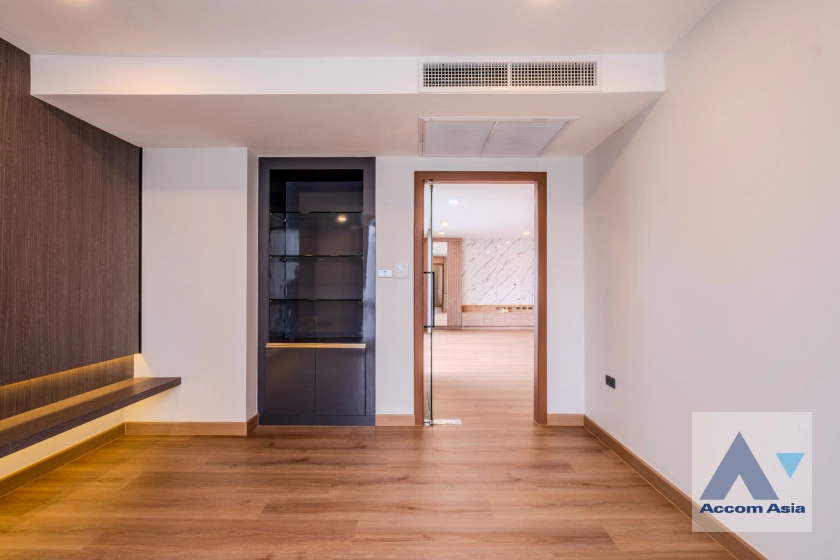 34  3 br Condominium for rent and sale in Ploenchit ,Bangkok BTS Chitlom at Somkid Gardens AA11917