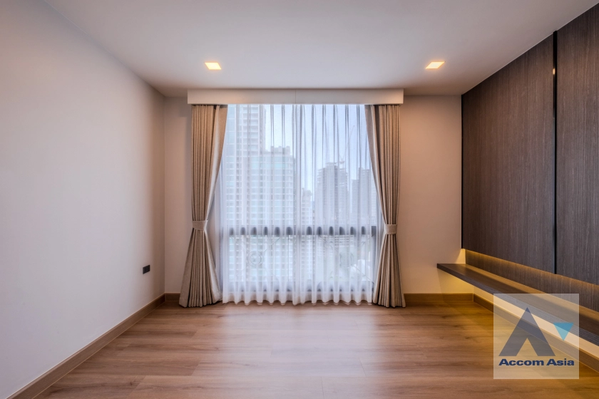 32  3 br Condominium for rent and sale in Ploenchit ,Bangkok BTS Chitlom at Somkid Gardens AA11917