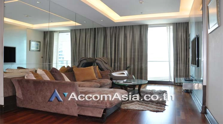 unit: Bright apartment with full height glass and privacy (AA12038)