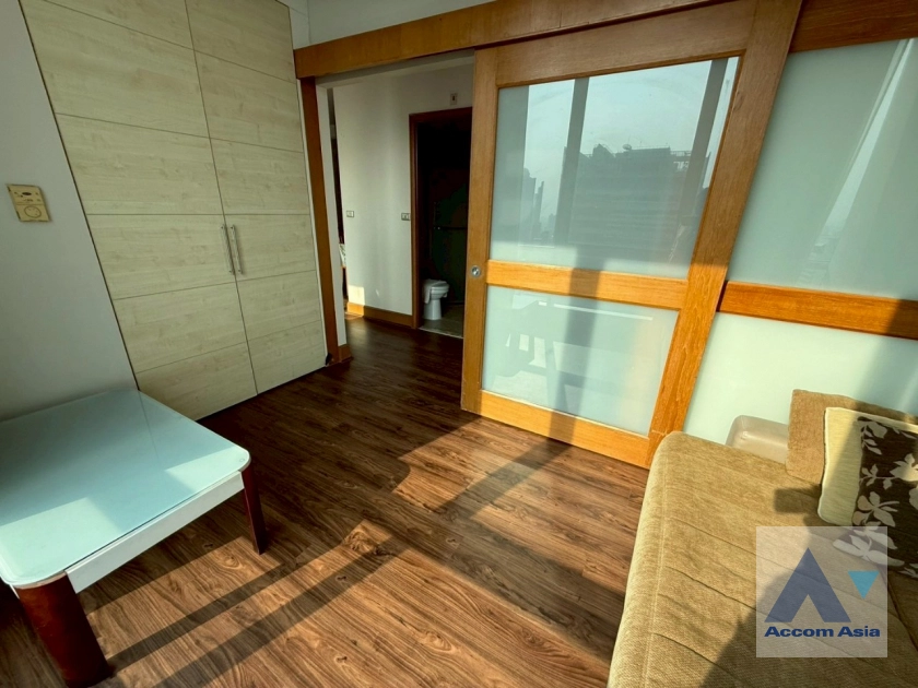 unit 2 Bedrooms  Condominium For Rent in Sathorn, Bangkok  near BTS Chong Nonsi (AA12044)