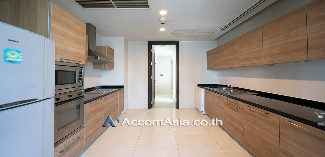  3 Bedrooms  Apartment For Rent in Sukhumvit, Bangkok  near BTS Thong Lo (AA12090)