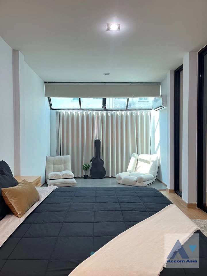 15  3 br Townhouse for rent and sale in Sukhumvit ,Bangkok BTS Ekkamai AA12098