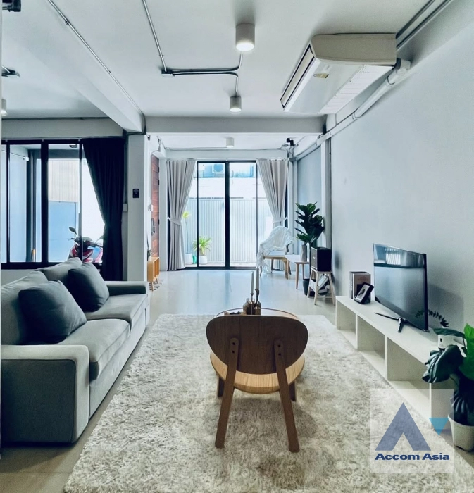 unitHome Office |  3 Bedrooms  Townhouse For Rent & Sale in Sukhumvit, Bangkok  near BTS Ekkamai (AA12098)