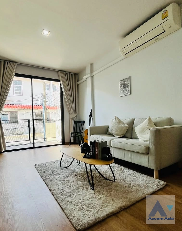 unitHome Office |  3 Bedrooms  Townhouse For Rent & Sale in Sukhumvit, Bangkok  near BTS Ekkamai (AA12098)