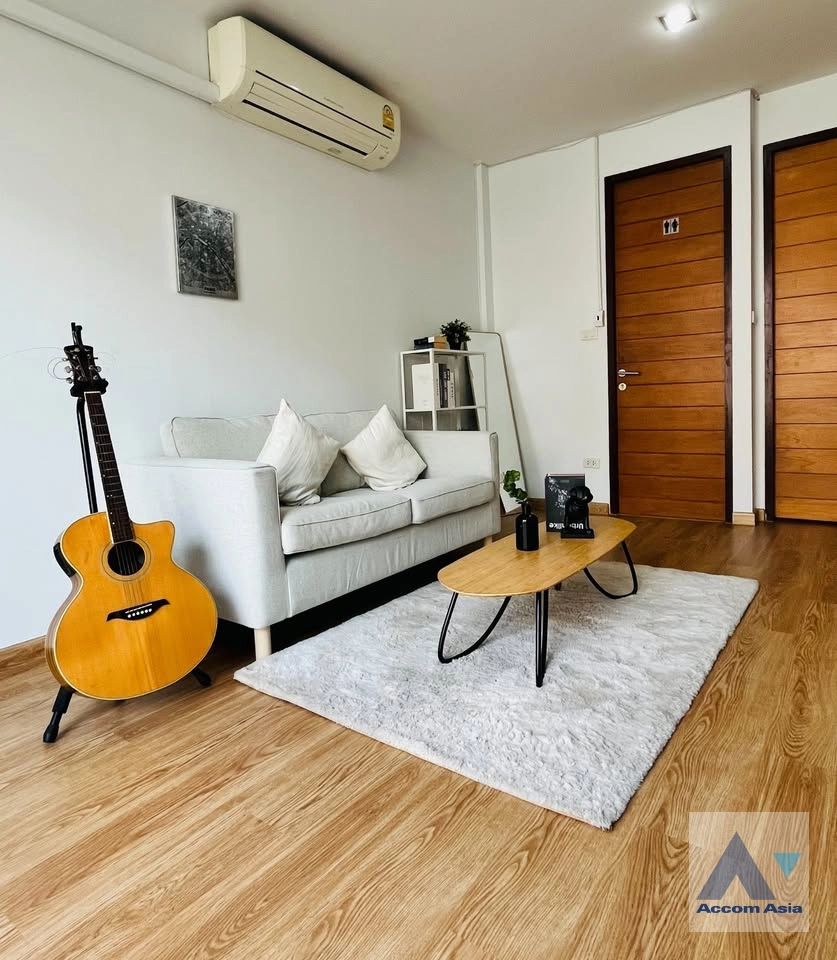 12  3 br Townhouse for rent and sale in Sukhumvit ,Bangkok BTS Ekkamai AA12098