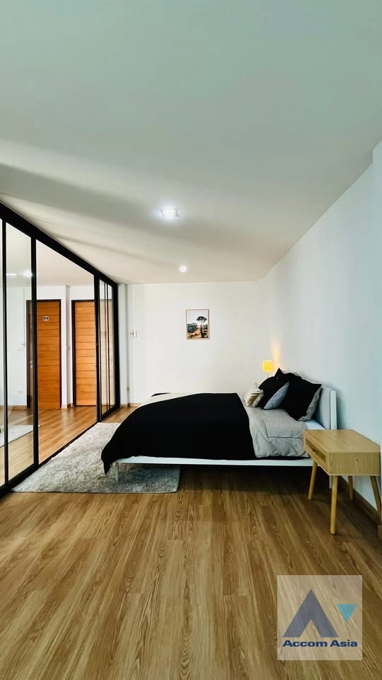 14  3 br Townhouse for rent and sale in Sukhumvit ,Bangkok BTS Ekkamai AA12098