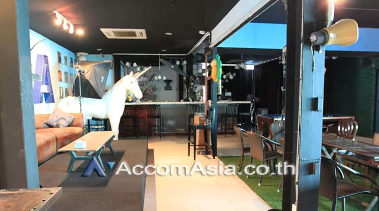 7  Retail / Showroom For Rent in Sukhumvit ,Bangkok BTS Thong Lo at 9.53 Community Mall AA12111