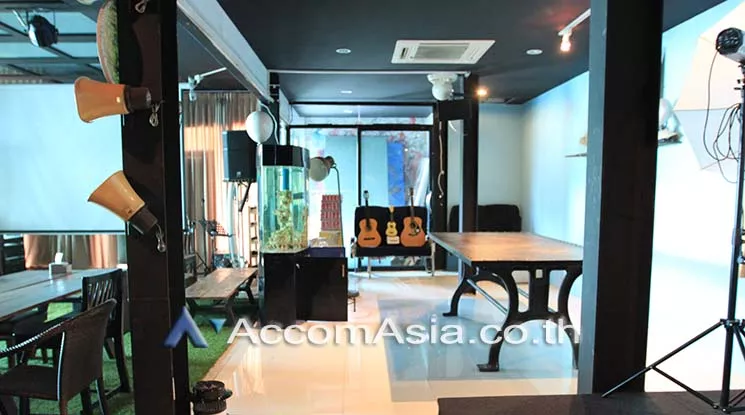 8  Retail / Showroom For Rent in Sukhumvit ,Bangkok BTS Thong Lo at 9.53 Community Mall AA12111