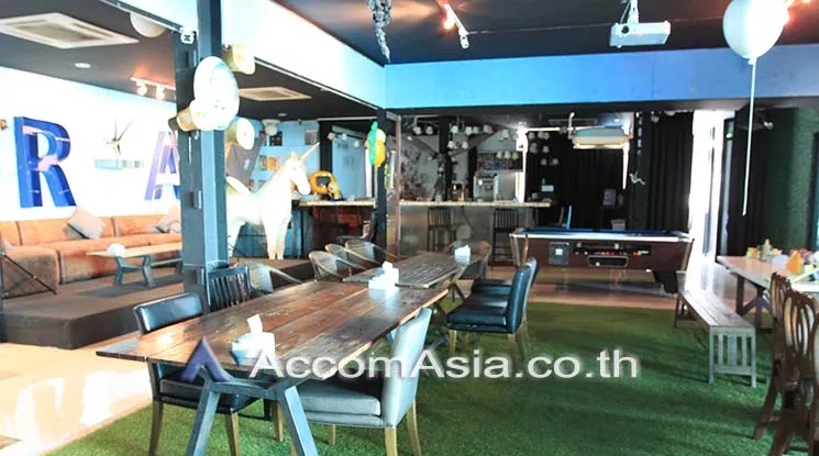 10  Retail / Showroom For Rent in Sukhumvit ,Bangkok BTS Thong Lo at 9.53 Community Mall AA12111