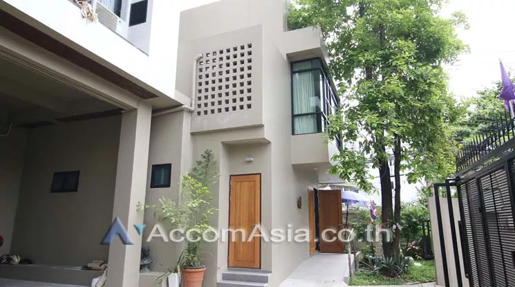 Home Office |  2 Bedrooms  House For Rent in Sukhumvit, Bangkok  near BTS Phrom Phong (AA12172)