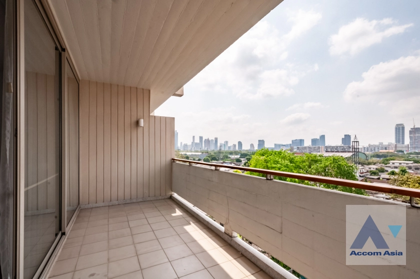 11  3 br Apartment for rent and sale in Ploenchit ,Bangkok BTS Ploenchit - MRT Lumphini at Modern Retro - 2 Units / floor AA12270