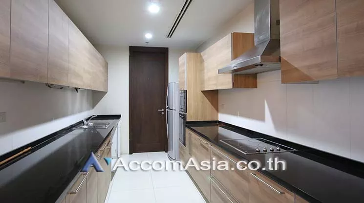  3 Bedrooms  Apartment For Rent in Sukhumvit, Bangkok  near BTS Thong Lo (AA12276)