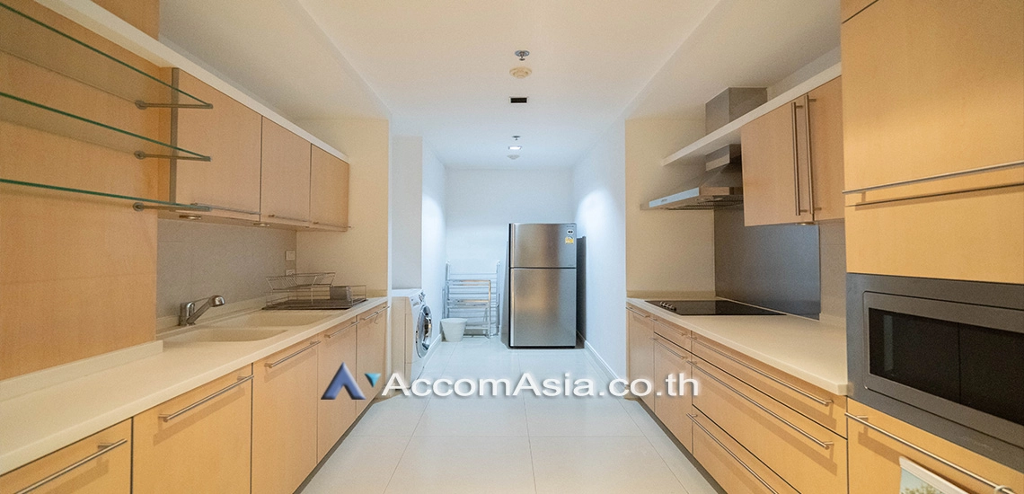  2 Bedrooms  Condominium For Rent in Ploenchit, Bangkok  near BTS Ploenchit (AA12278)