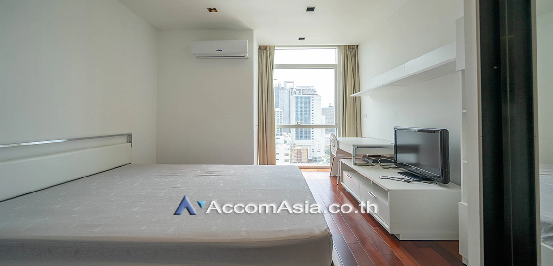 unit 2 Bedrooms  Condominium For Rent in Ploenchit, Bangkok  near BTS Ploenchit (AA12278)