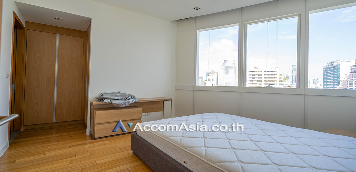 unit 3 Bedrooms  Condominium For Rent in Sukhumvit, Bangkok  near BTS Asok - MRT Sukhumvit (AA12279)