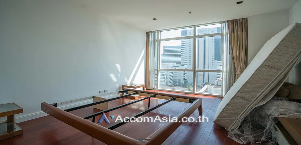 unit 3 Bedrooms  Condominium For Rent in Ploenchit, Bangkok  near BTS Ploenchit (AA12283)