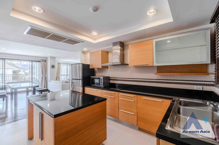  3 Bedrooms  Condominium For Rent in Sathorn, Bangkok  near MRT Lumphini (AA12284)