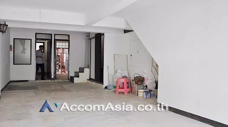  1  Shophouse For Rent in Silom ,Bangkok BTS Chong Nonsi AA12302
