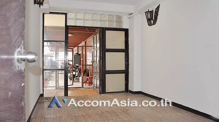 unit Shophouse For Rent in Silom, Bangkok  near BTS Chong Nonsi (AA12302)