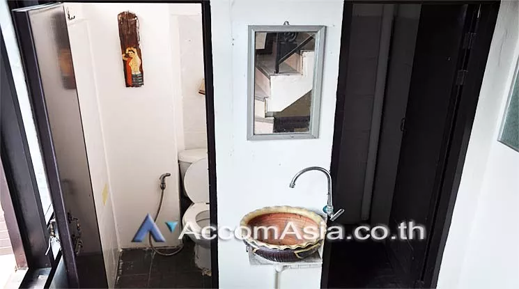 8  Shophouse For Rent in Silom ,Bangkok BTS Chong Nonsi AA12302