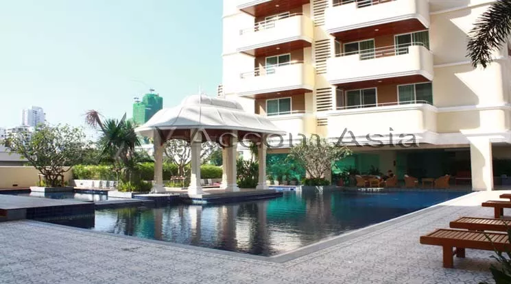  2  3 br Apartment For Rent in Sukhumvit ,Bangkok BTS Phrom Phong at Fully Furnished Suites AA12328