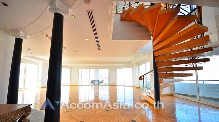 Duplex Condo, Penthouse | Saichol Mansion Condominium  5 Bedroom for Sale & Rent BTS Krung Thon Buri in Charoennakorn Bangkok