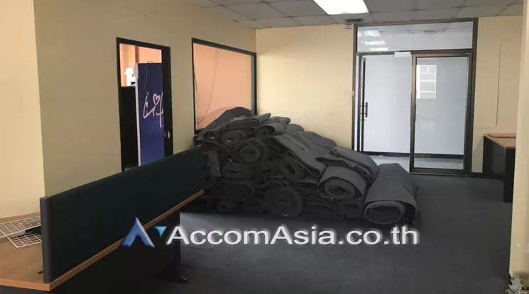  1  Office Space For Rent in Silom ,Bangkok BTS Sala Daeng at Kamolsukosol Building AA12354