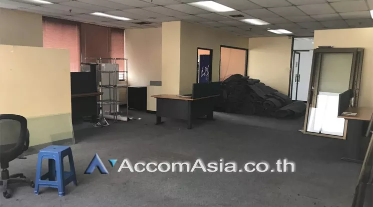  1  Office Space For Rent in Silom ,Bangkok BTS Sala Daeng at Kamolsukosol Building AA12354